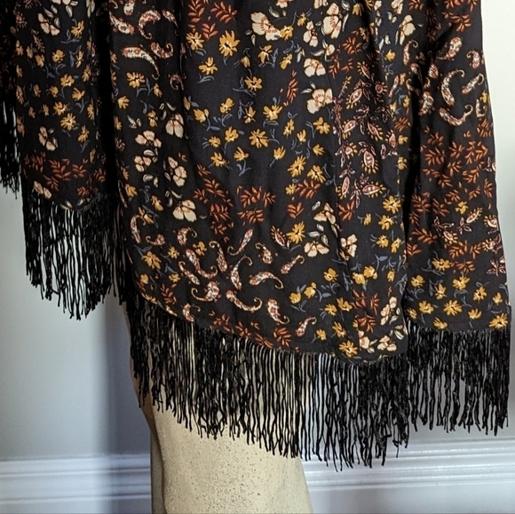 Floral kimono with black fringe, floral pattern womens size M, NWT - Picture 10 of 14